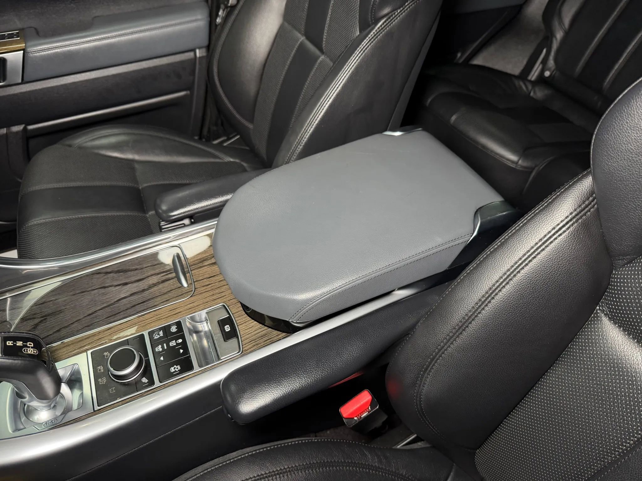 Used 2014 Land Rover Range Rover Sport SE image 26