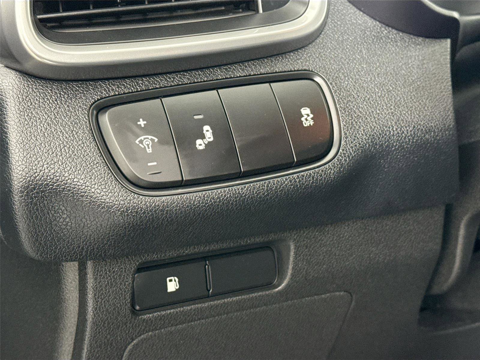 Used 2019 Kia Sorento LX image 14