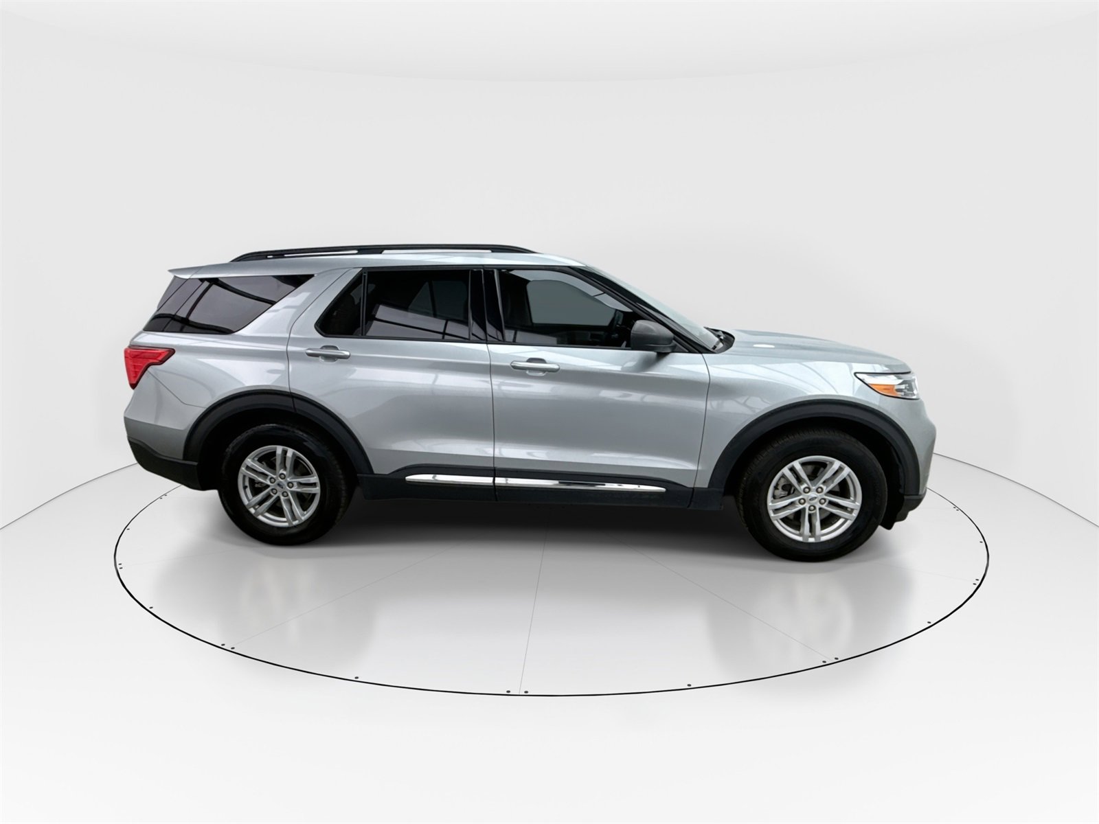 Used 2023 Ford Explorer XLT w/ Class IV Trailer Tow Package image 9