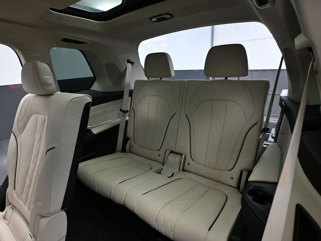 Used 2023 BMW X7 xDrive40i w/ Executive Package image 48