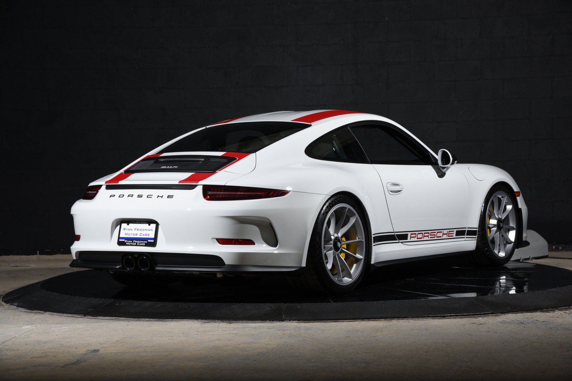 Used 2016 Porsche 911 R RWD image 3
