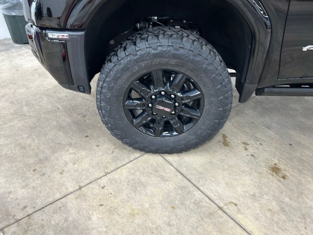 Used 2025 GMC Sierra 3500 AT4 w/ AT4 Premium Plus Package AWD/4WD image 36