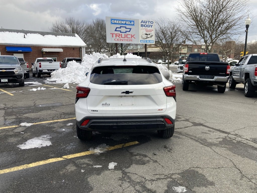 Used 2025 Chevrolet Trax RS w/ Sunroof Package image 6