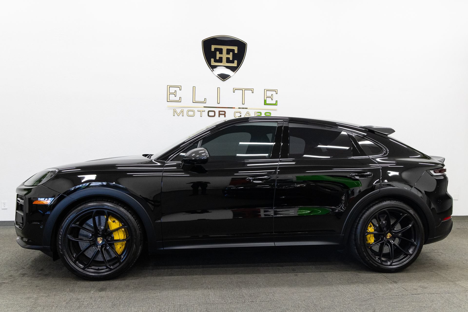 Used 2024 Porsche Cayenne Turbo GT AWD/4WD image 2