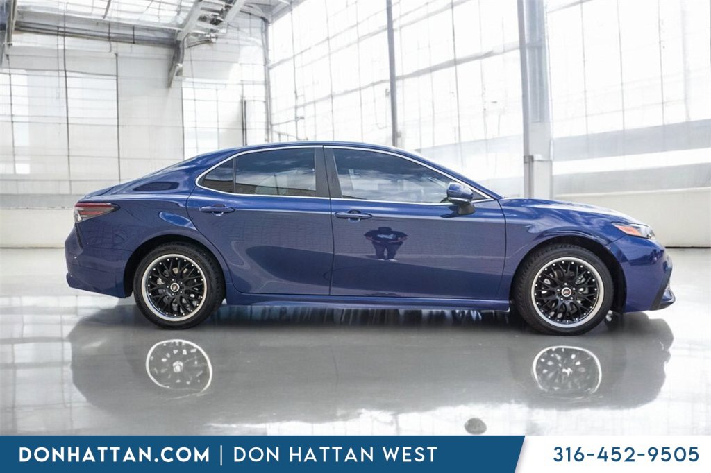 Used 2023 Toyota Camry SE w/ Cold Weather Package image 30
