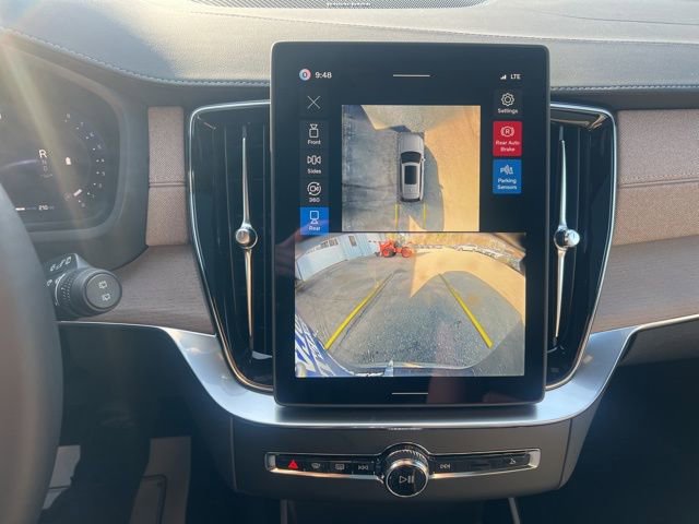 New 2026 Volvo XC90 B6 Plus w/ Protection Package Premier image 33