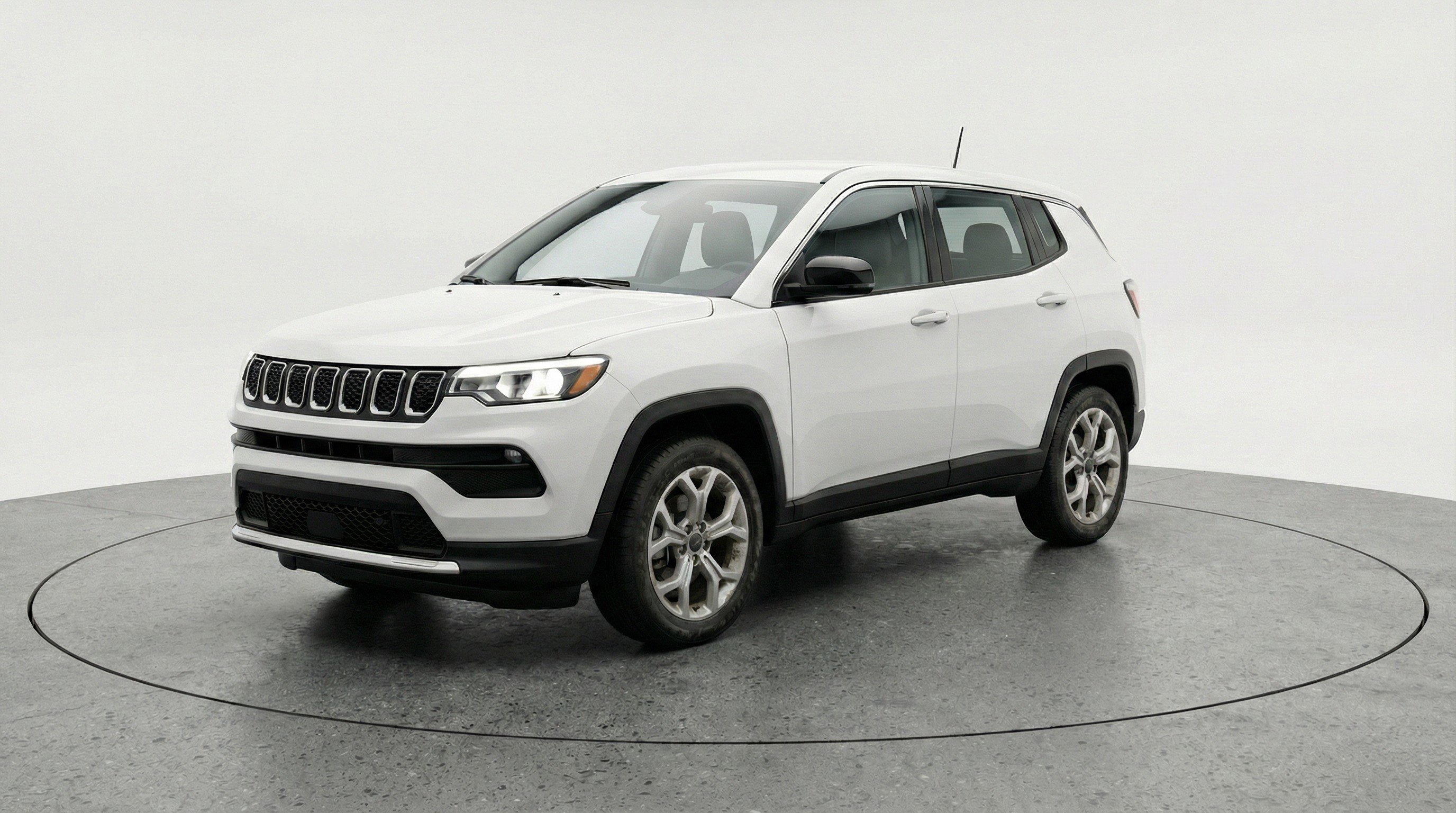 Used 2025 Jeep Compass Latitude image 3