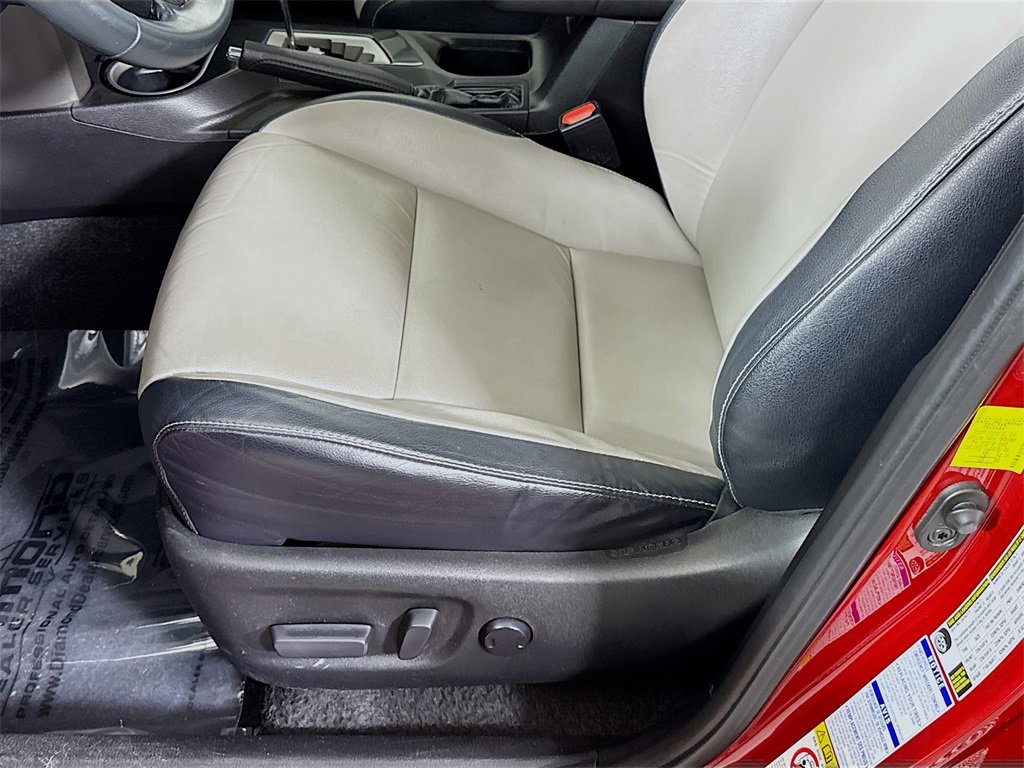 Used 2017 Toyota RAV4 Limited image 24