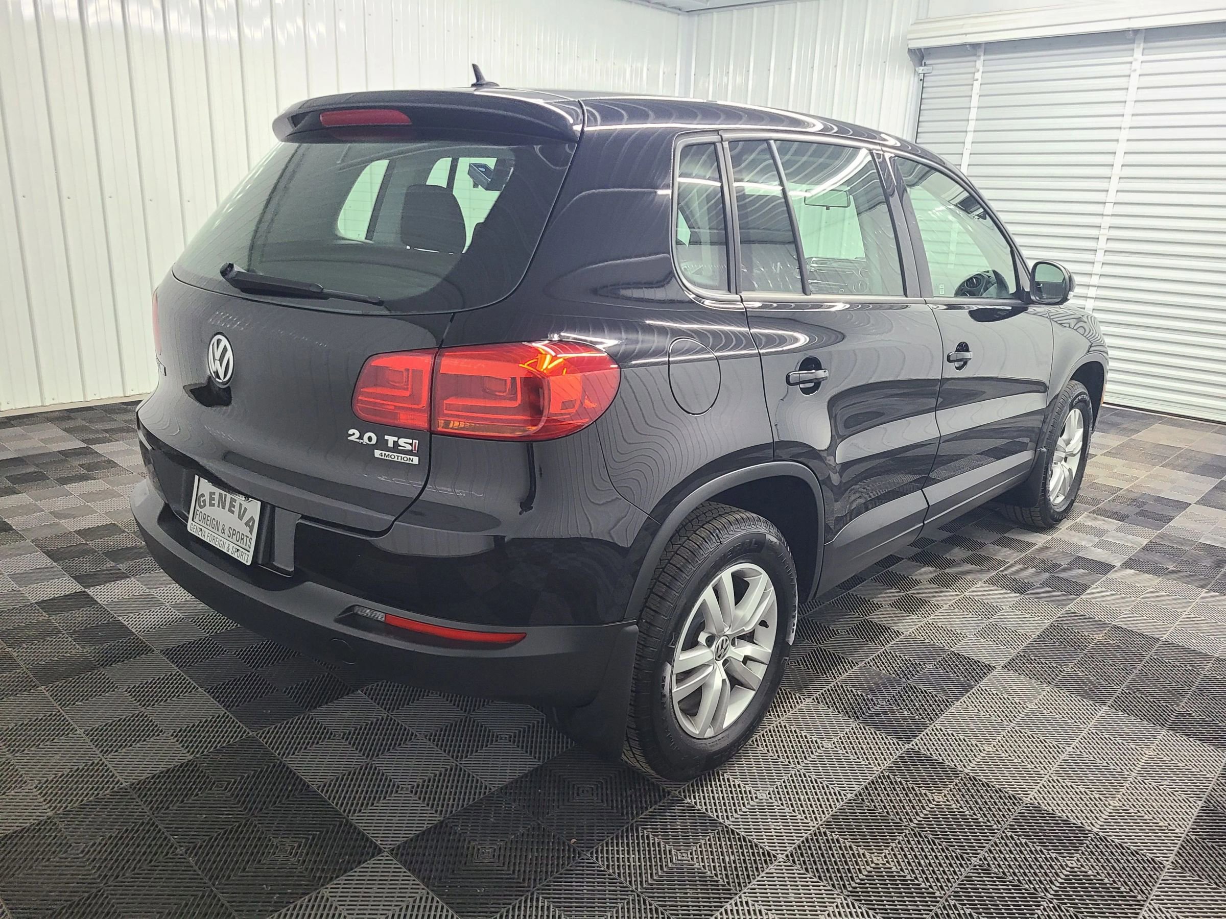 Used 2014 Volkswagen Tiguan S image 11