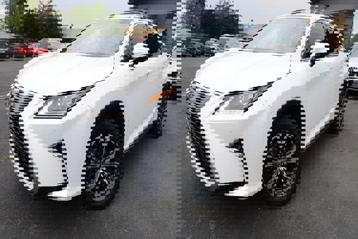 Used 2018 Lexus RX 450h AWD w/ Premium Package image 2