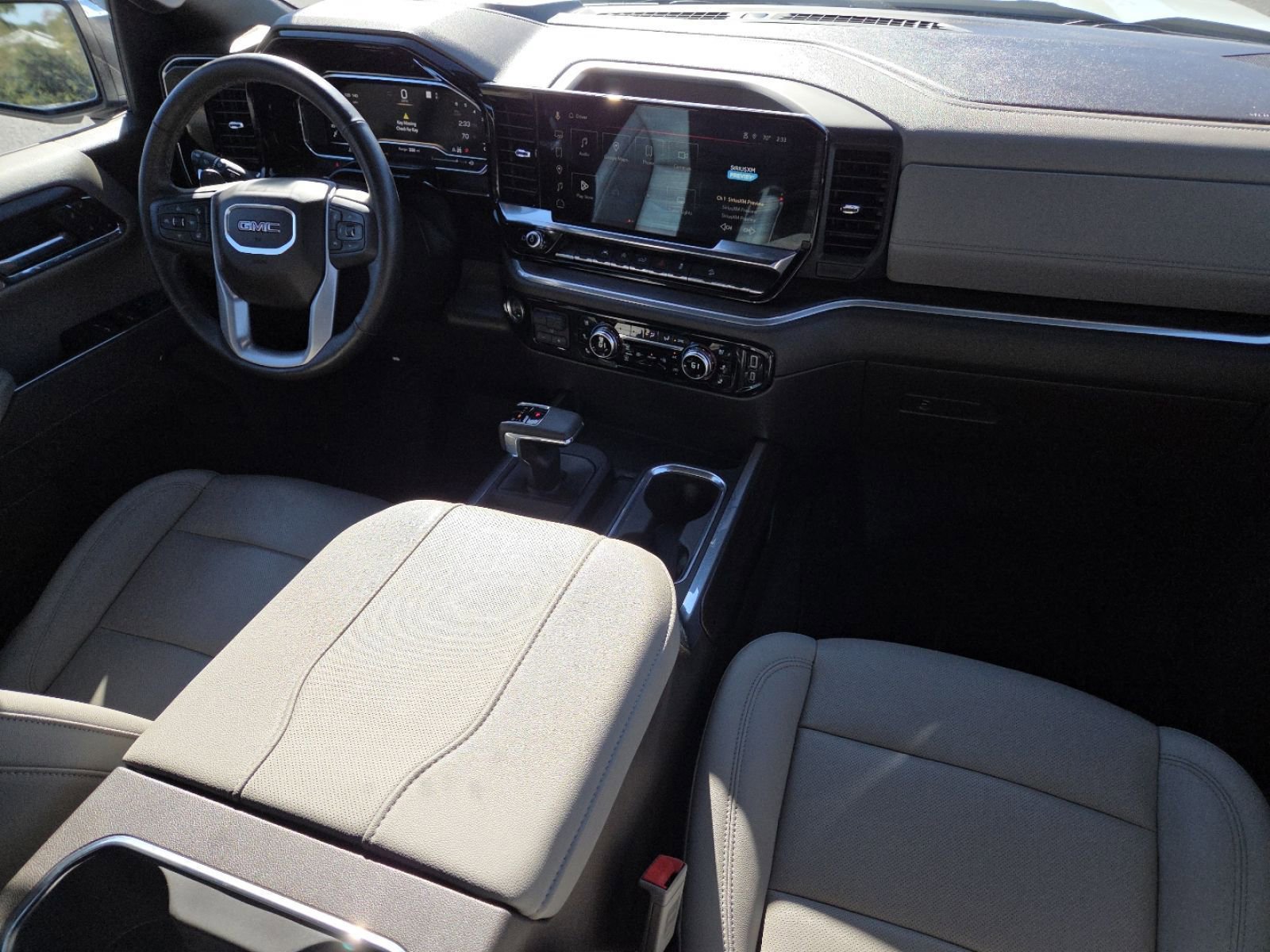 Used 2025 GMC Sierra 1500 SLT w/ SLT Convenience Package AWD/4WD image 28