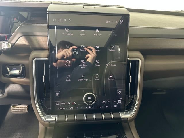 Used 2025 GMC Yukon Denali Ultimate w/ LPO, Floor Liner Package image 21