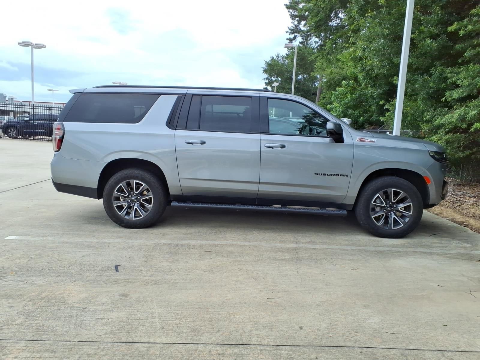 Used 2024 Chevrolet Suburban Z71 w/ Luxury Package AWD/4WD image 8