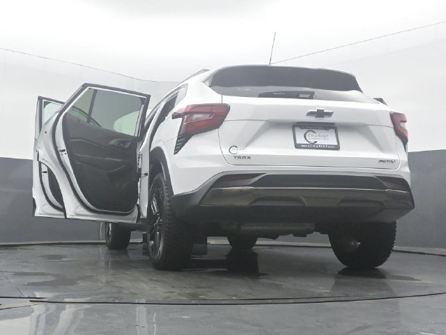 Used 2025 Chevrolet Trax ACTIV FWD image 58