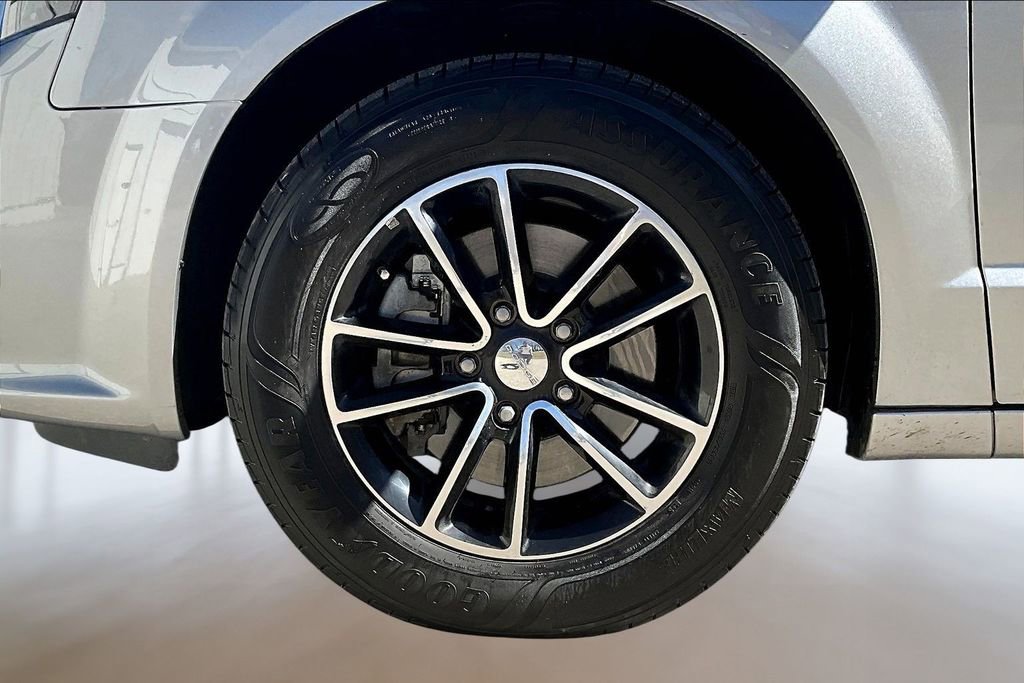 Used 2017 Dodge Grand Caravan GT image 30