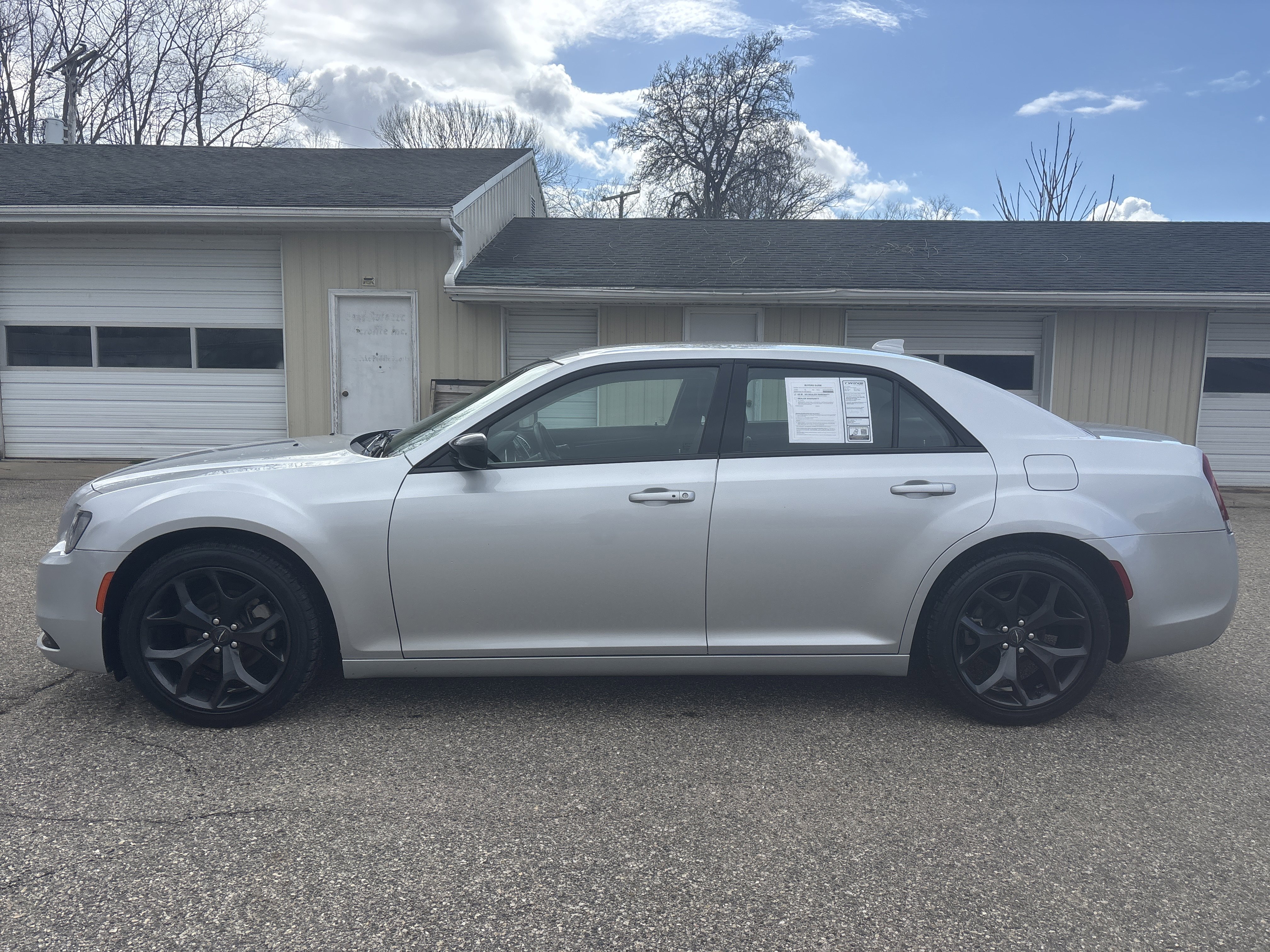 Used 2021 Chrysler 300 Touring w/ Sport Appearance Package image 7