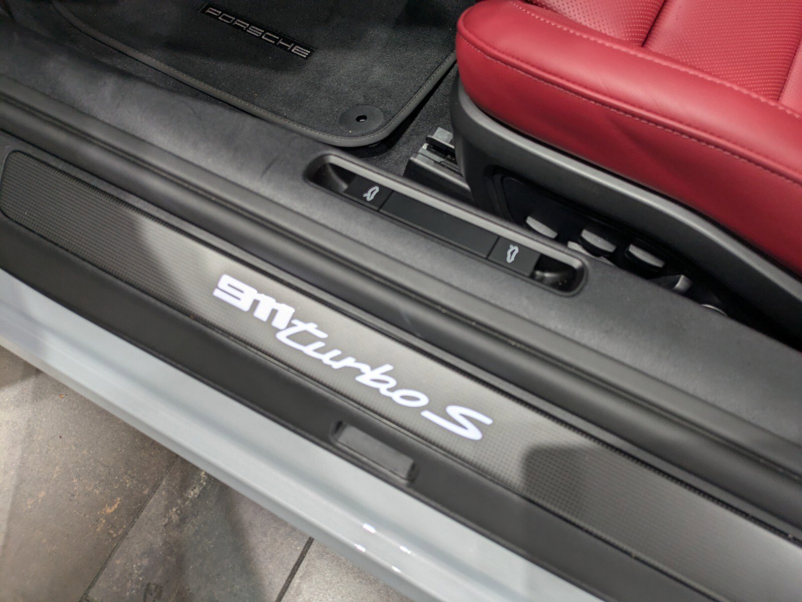 Used 2025 Porsche 911 Turbo S image 11