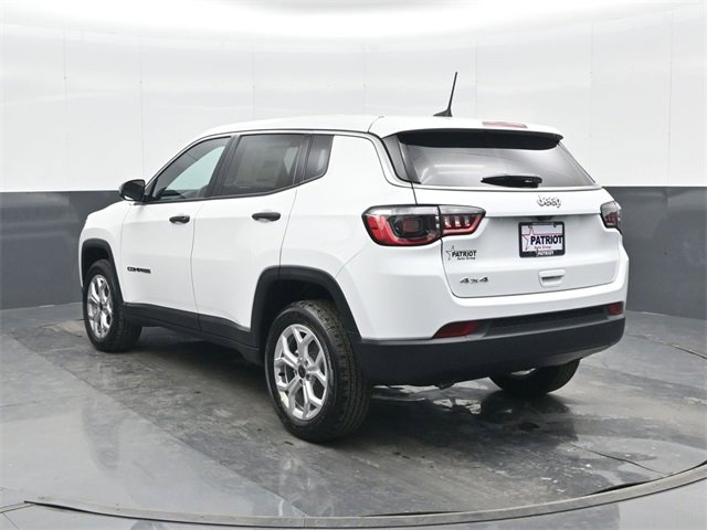 Used 2025 Jeep Compass Sport image 2