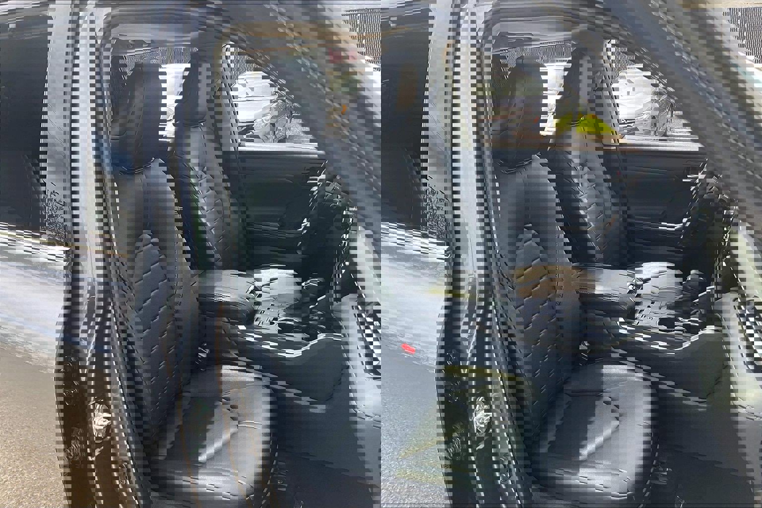 Used 2020 Toyota Highlander XLE FWD image 9