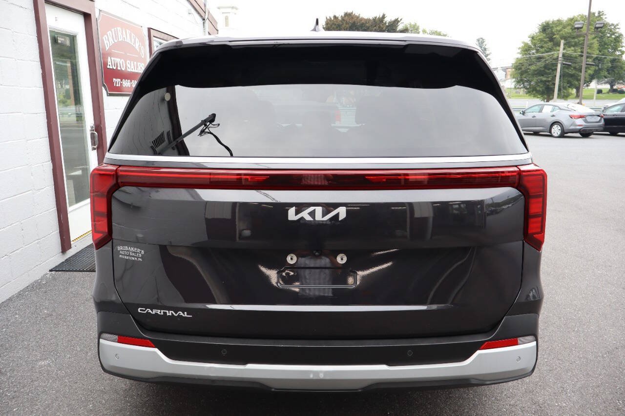 Used 2025 Kia Carnival FWD image 3
