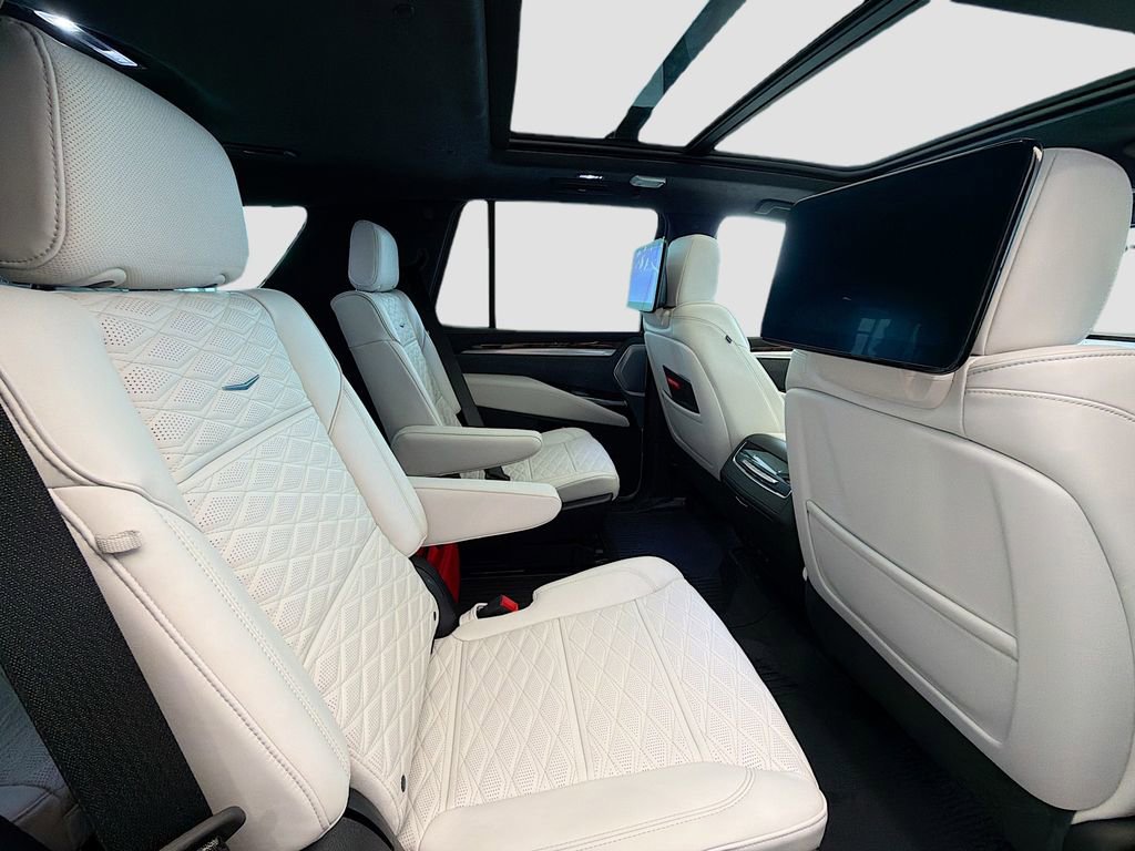 New 2026 Cadillac Escalade Platinum Sport w/ LPO, ONYX Package AWD/4WD image 31