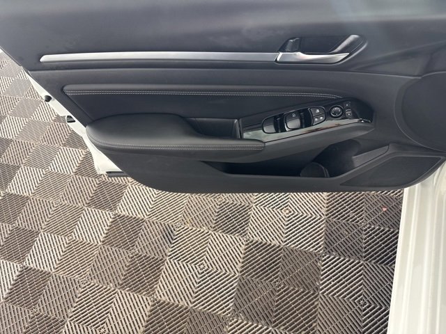 Used 2023 Nissan Altima 2.5 SV w/ SV Premium Package image 18