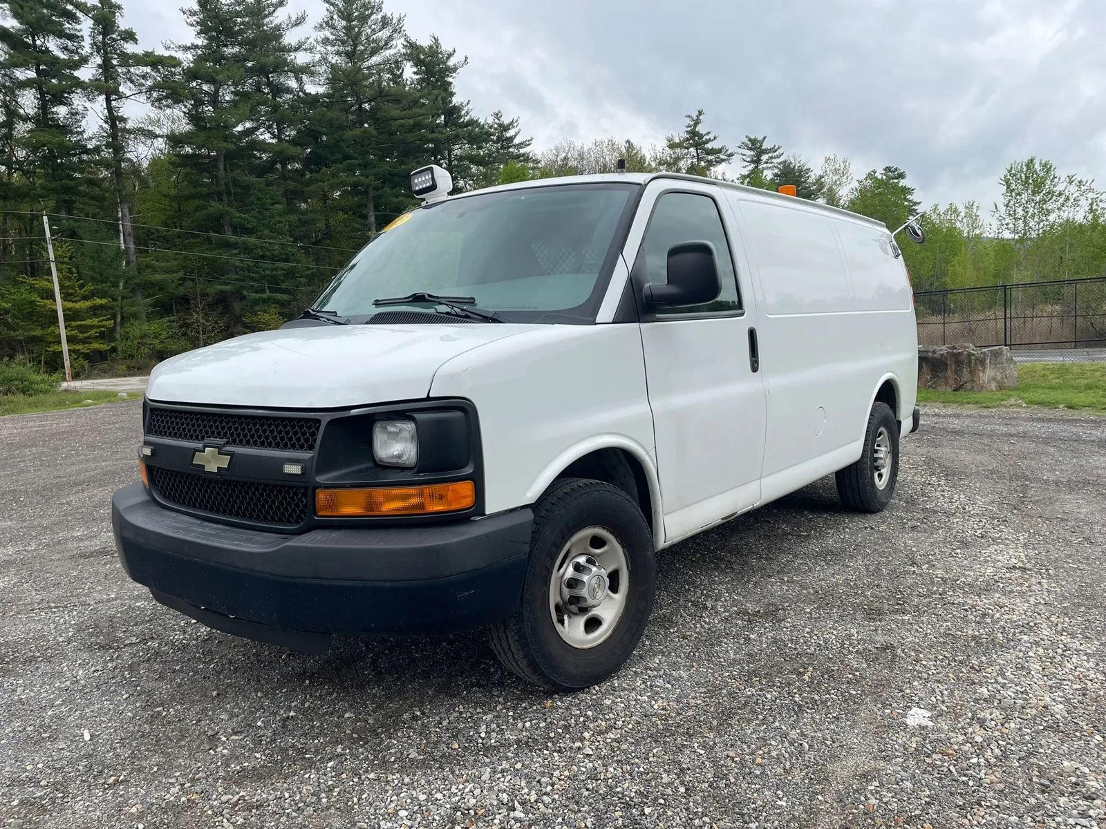 Used 2013 Chevrolet Express 3500 RWD image 2