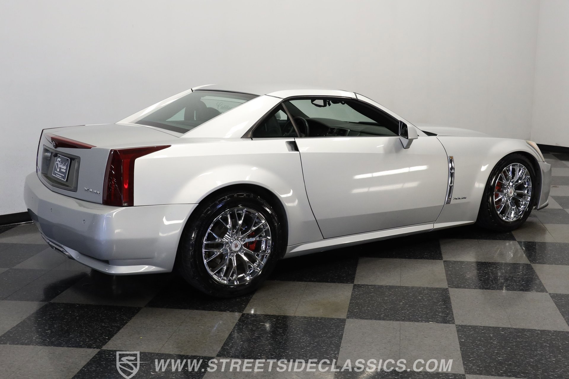 Used 2009 Cadillac XLR image 11