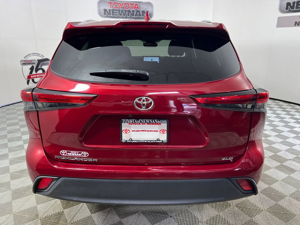 Used 2023 Toyota Highlander XLE image 5