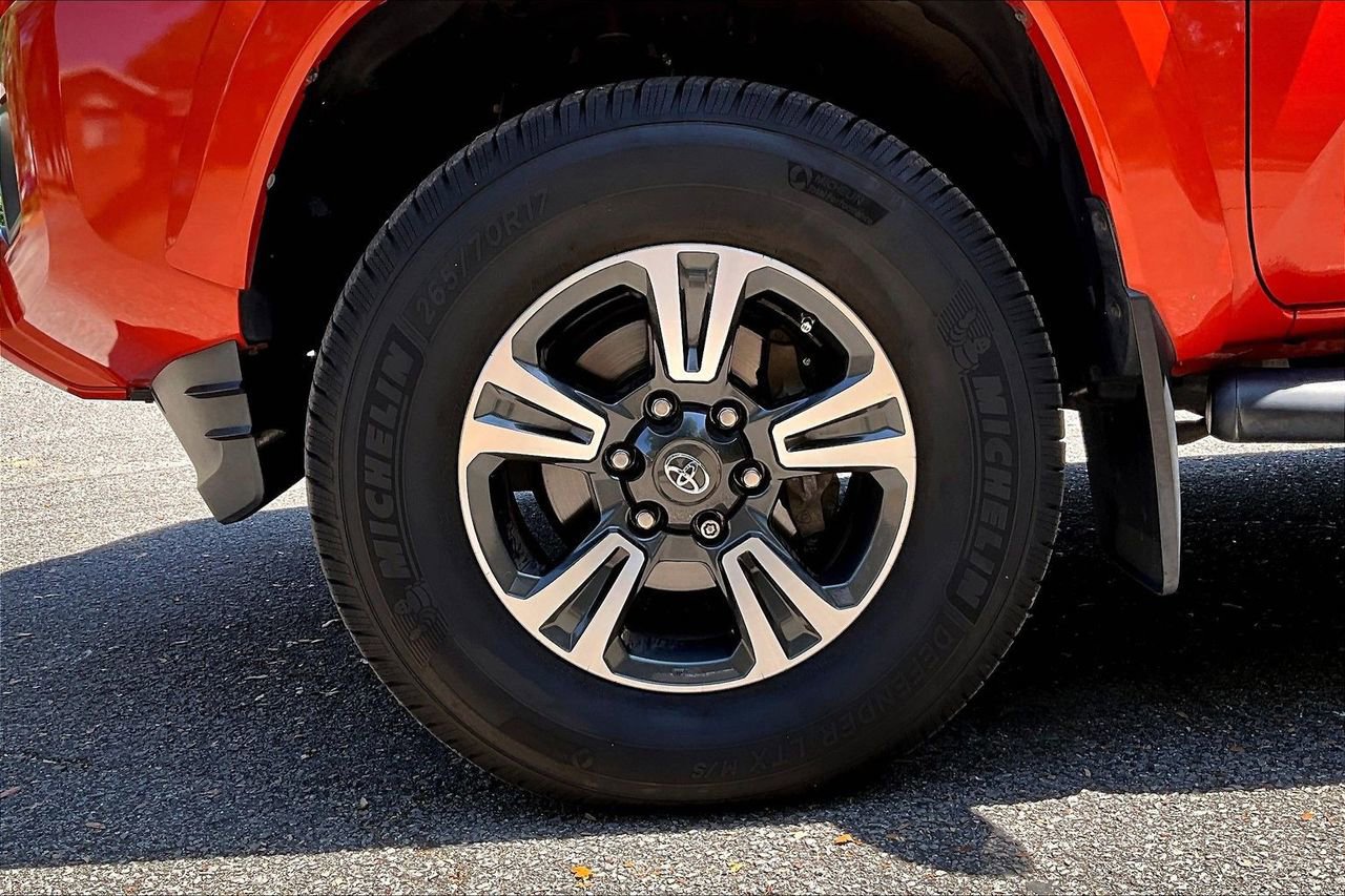 Used 2017 Toyota Tacoma TRD Sport w/ Tow Package (A/T) AWD/4WD image 33