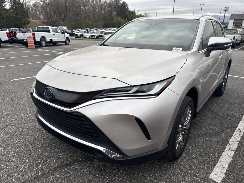 Used 2021 Toyota Venza XLE w/ Carpet Mat Package (TMS) image 7