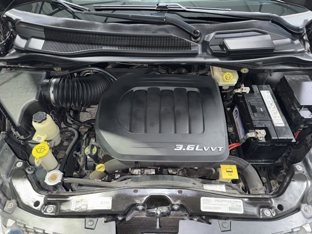 Used 2018 Dodge Grand Caravan SE w/ UConnect Hands-Free Group image 6