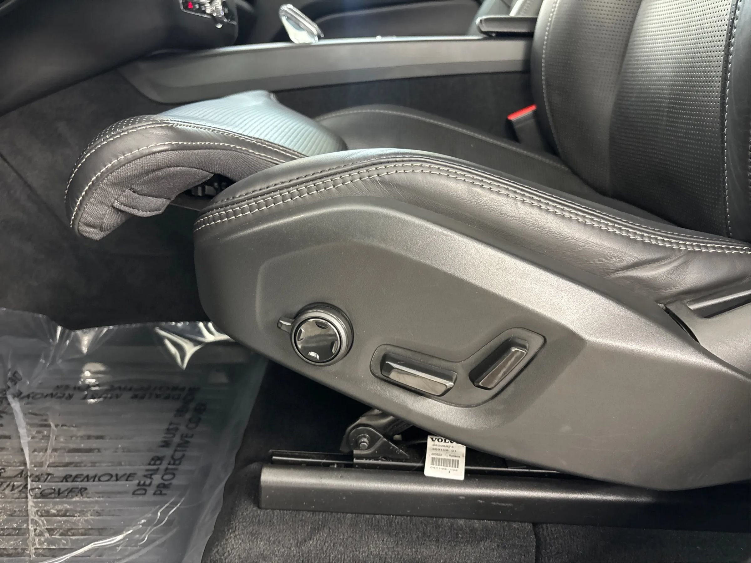 Used 2023 Volvo XC60 B5 Ultimate w/ Climate Package AWD/4WD image 24