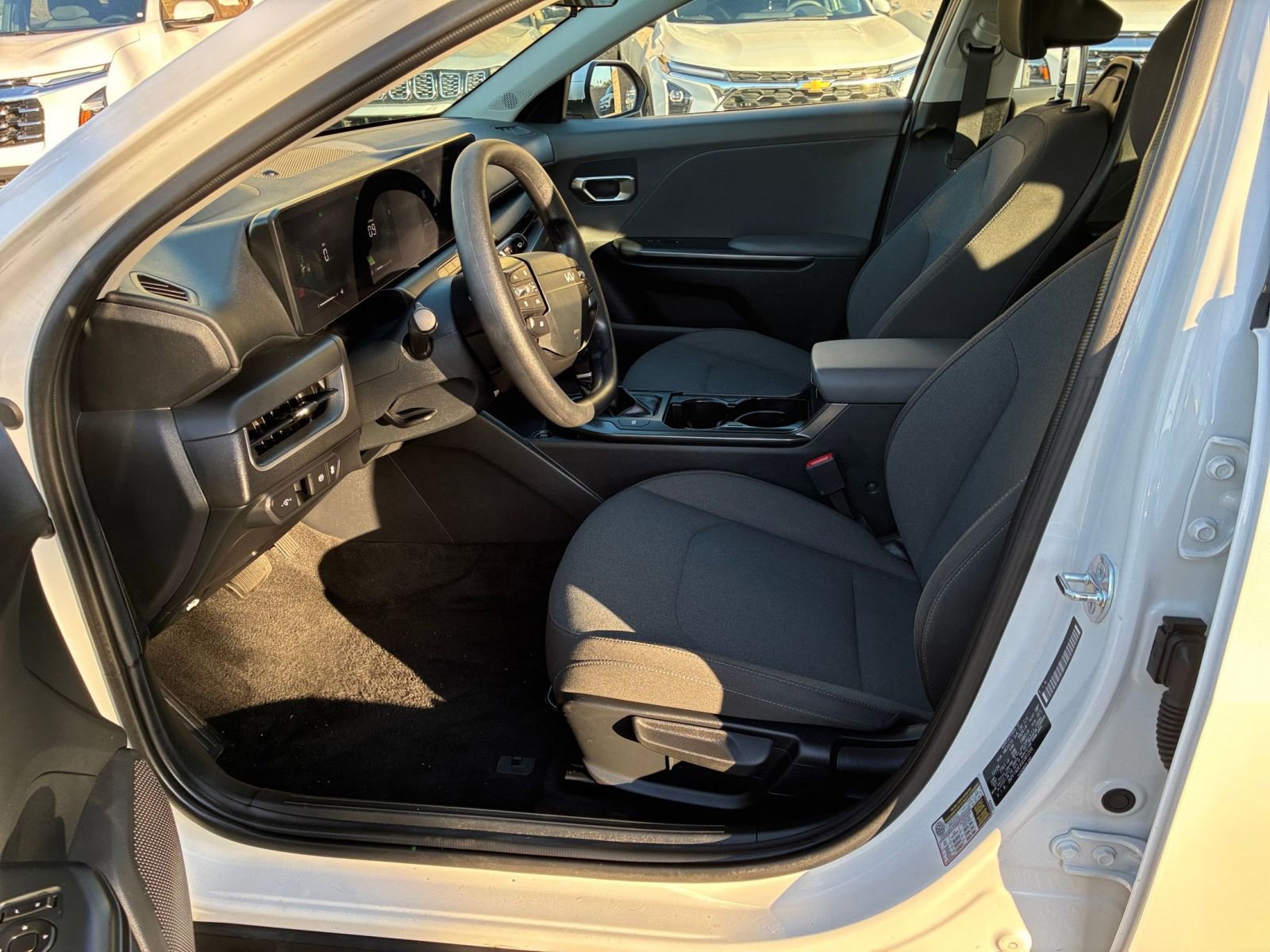 Used 2025 Kia K4 LXS image 25