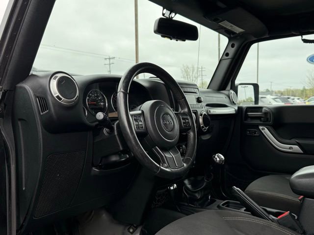 Used 2016 Jeep Wrangler Sahara w/ Connectivity Group AWD/4WD image 10