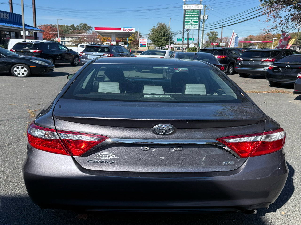 Used 2017 Toyota Camry SE image 9