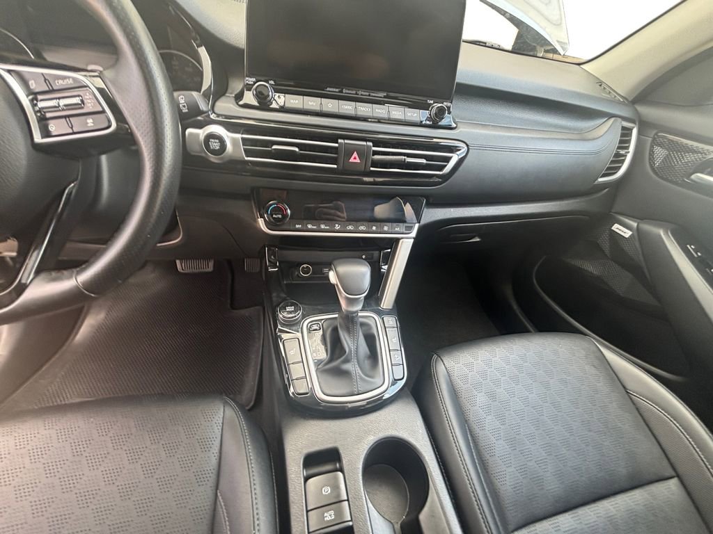 Used 2023 Kia Seltos SX image 11