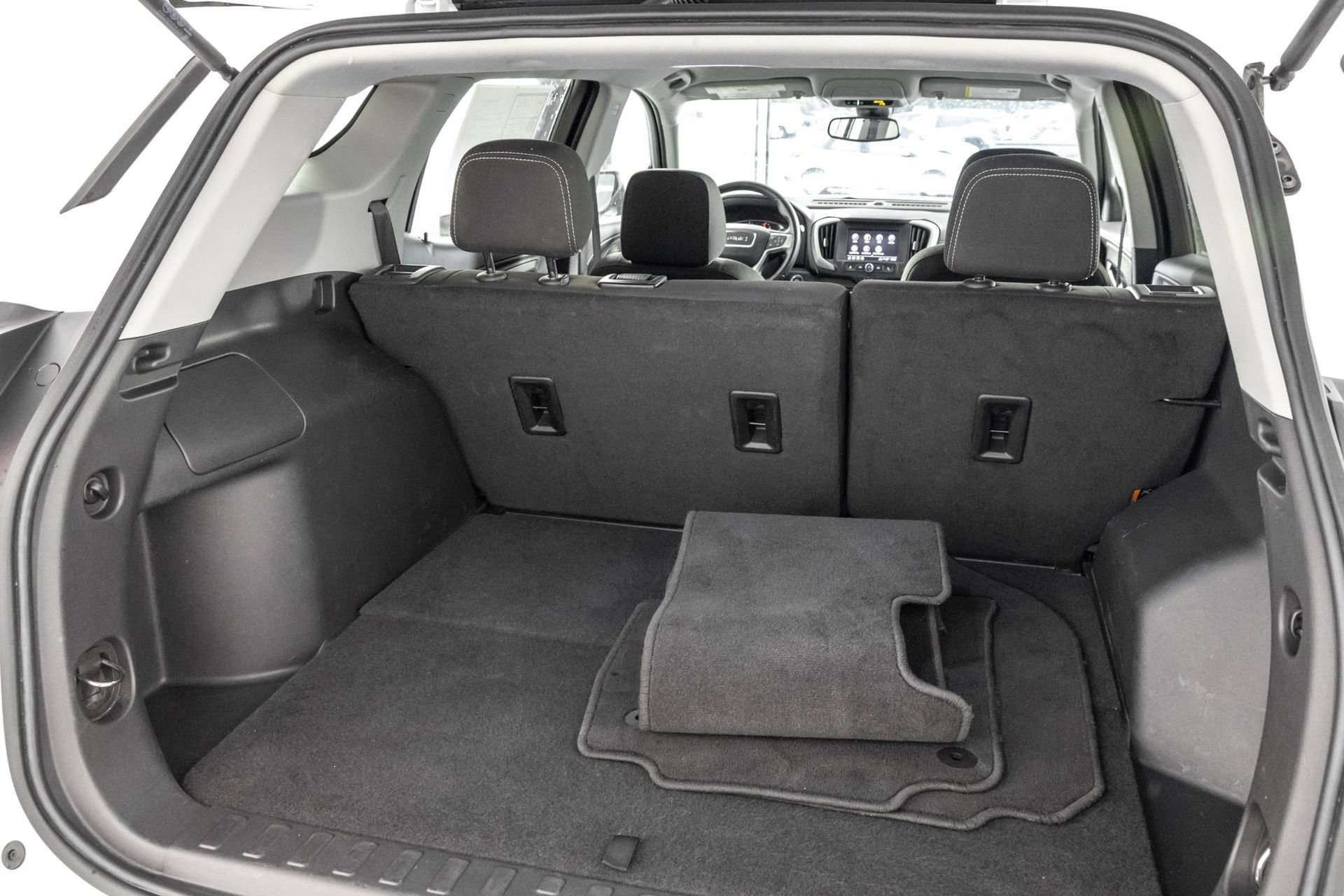 Used 2024 GMC Terrain SLE AWD/4WD image 36