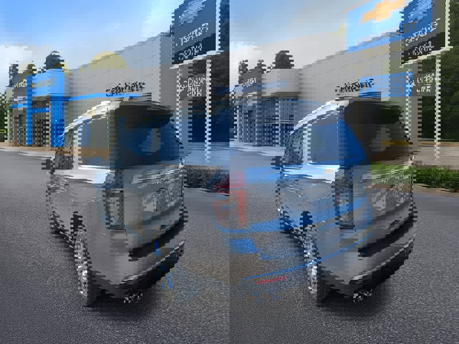 Used 2023 Chevrolet Suburban High Country w/ Premium Package 2 image 5