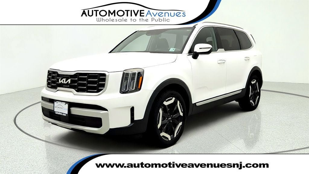 Used 2024 Kia Telluride S w/ S Sunroof Package