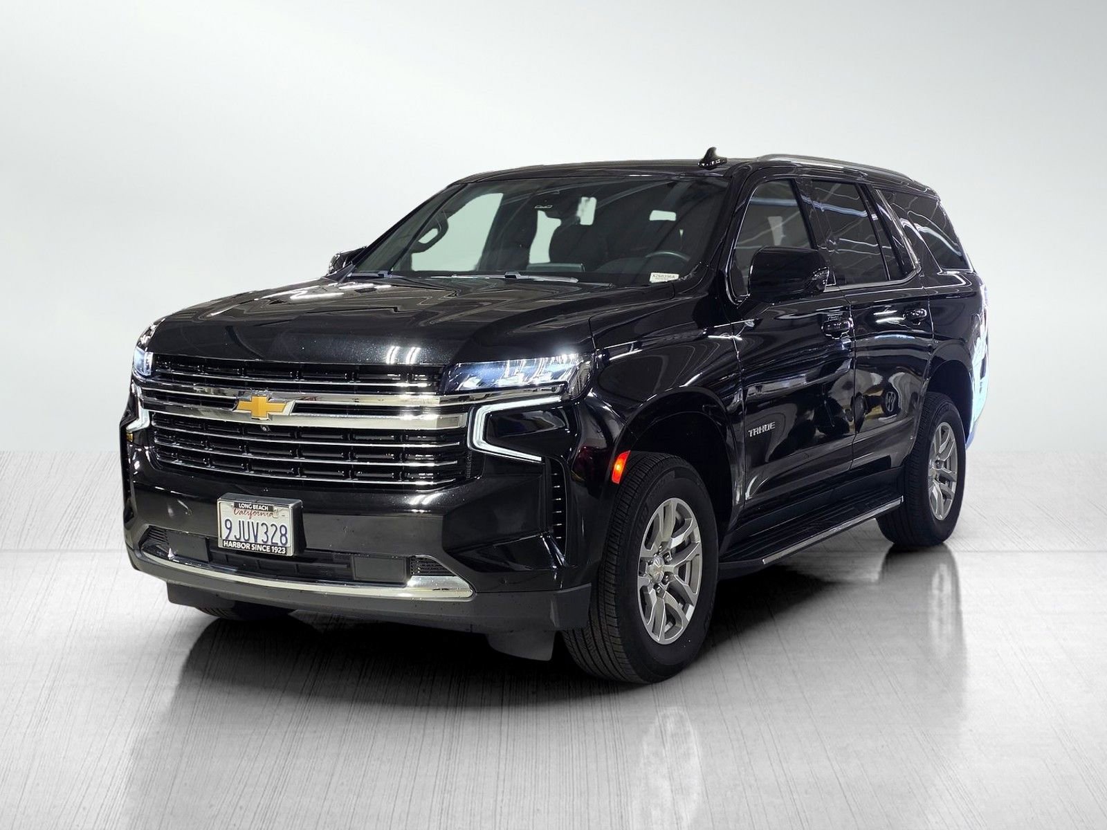Used 2023 Chevrolet Tahoe LT w/ Luxury Package RWD image 3