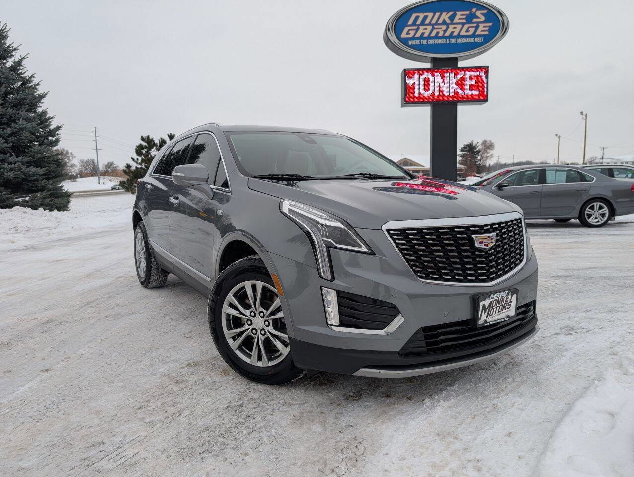 Used 2022 Cadillac XT5 Premium Luxury image 2