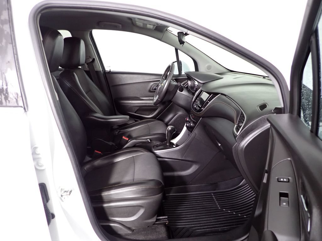 Used 2018 Chevrolet Trax LT w/ LT Convenience Package FWD image 35