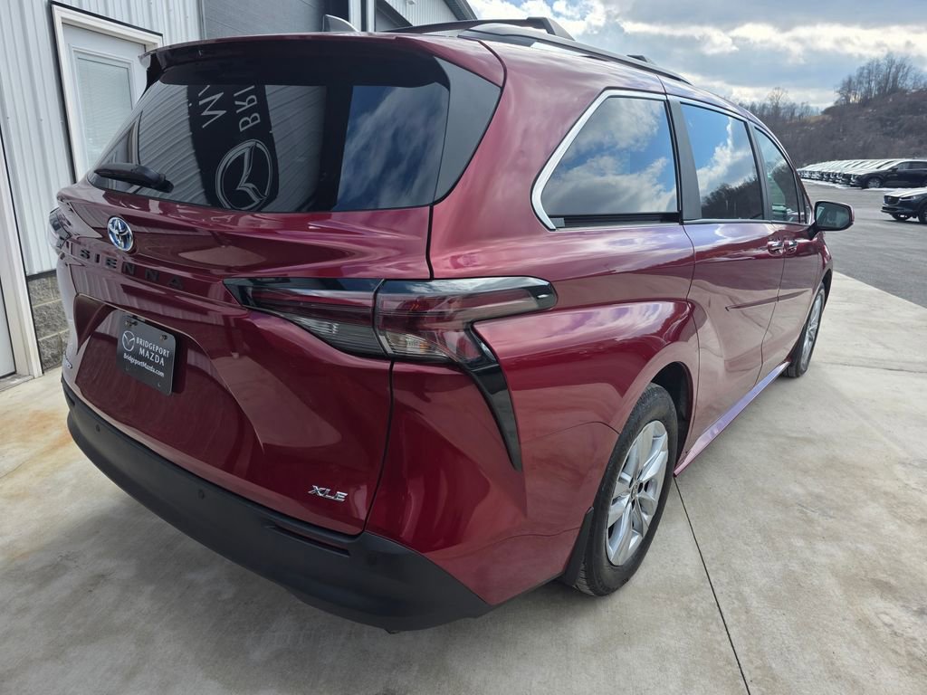 Used 2025 Toyota Sienna XLE w/ XLE Plus Package image 7