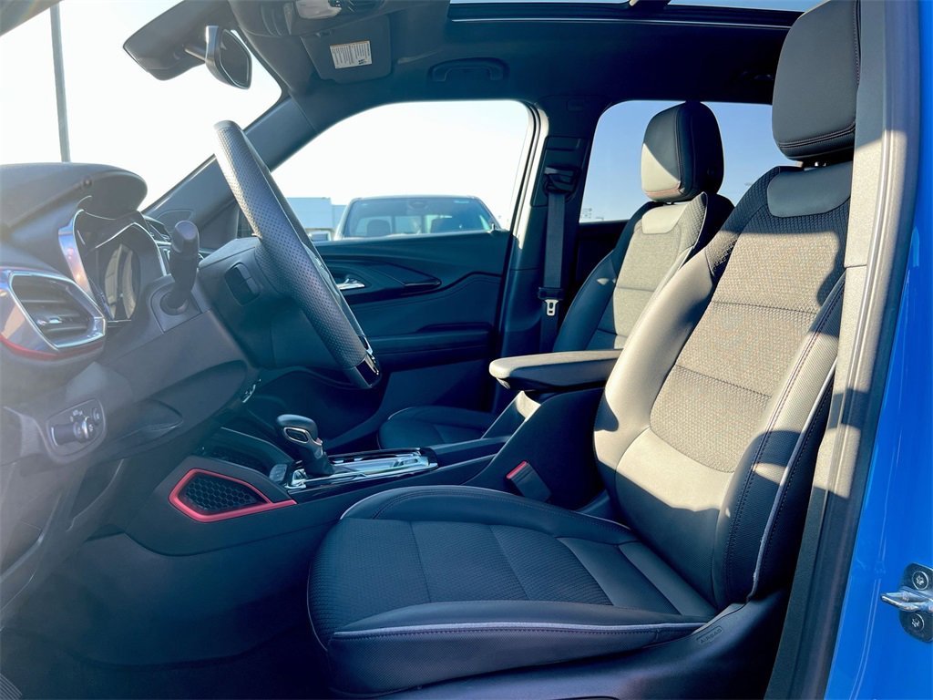 Used 2023 Chevrolet TrailBlazer RS w/ Sun and Liftgate Package image 17