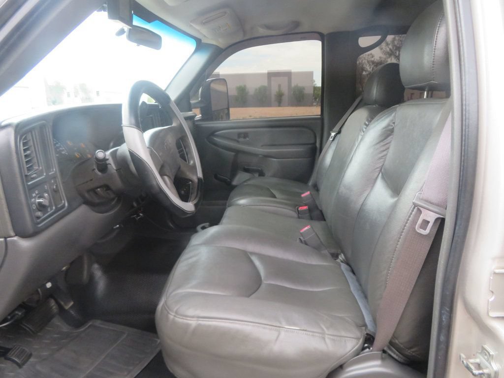 Used 2006 Chevrolet Silverado 2500 2WD Crew Cab image 18
