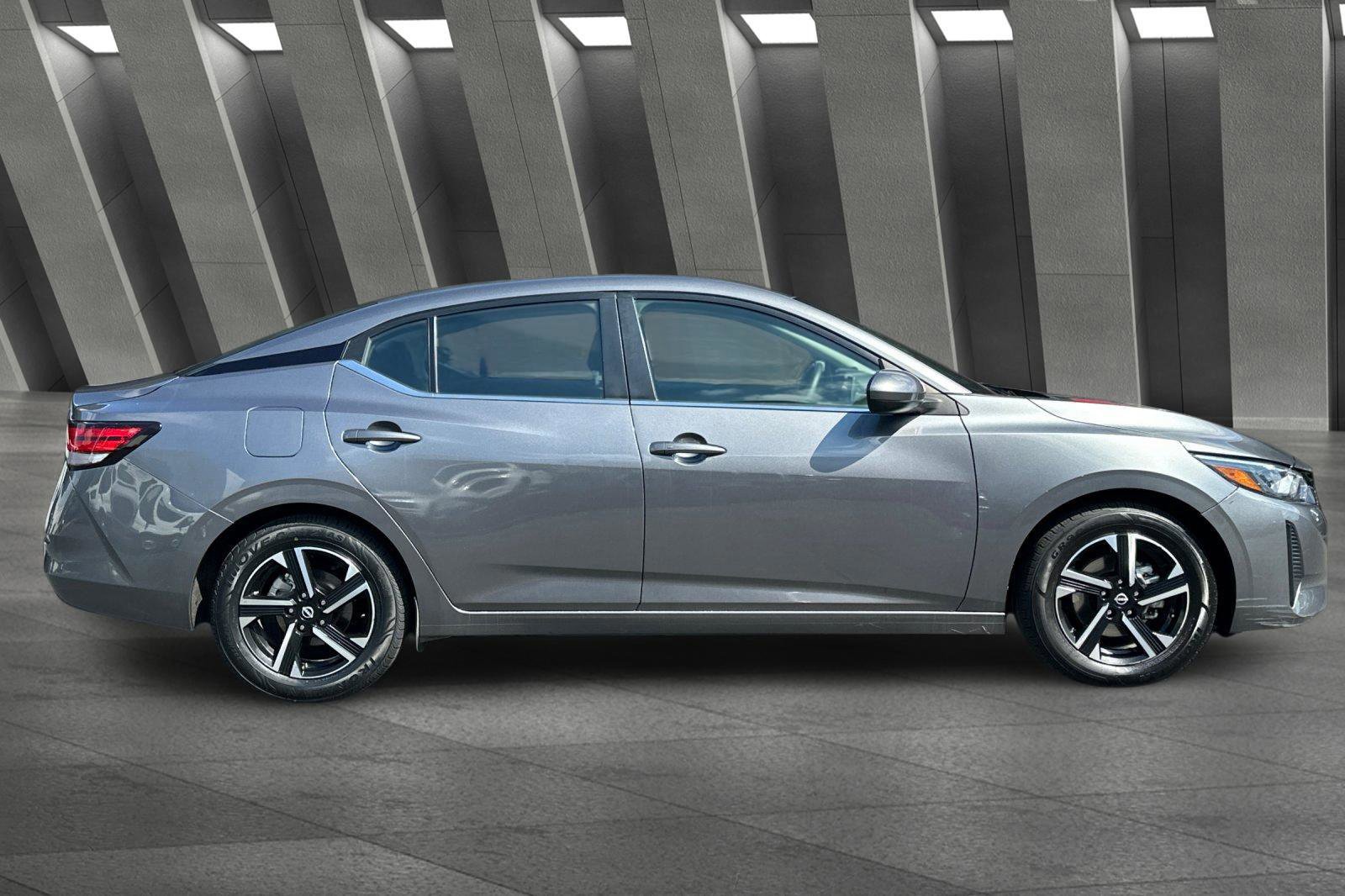 Used 2024 Nissan Sentra SV image 3