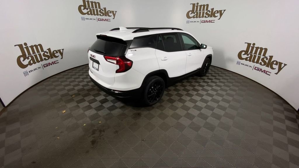 Used 2023 GMC Terrain SLE w/ Driver Convenience Package image 8