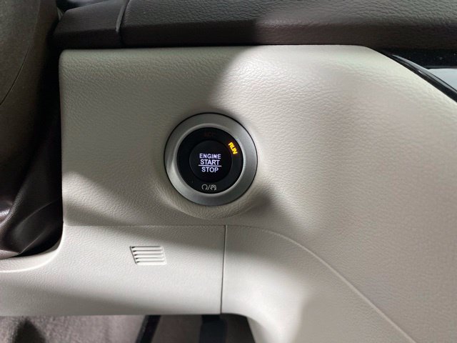 Used 2020 Chrysler Pacifica Touring w/ Cold Weather Group FWD image 26