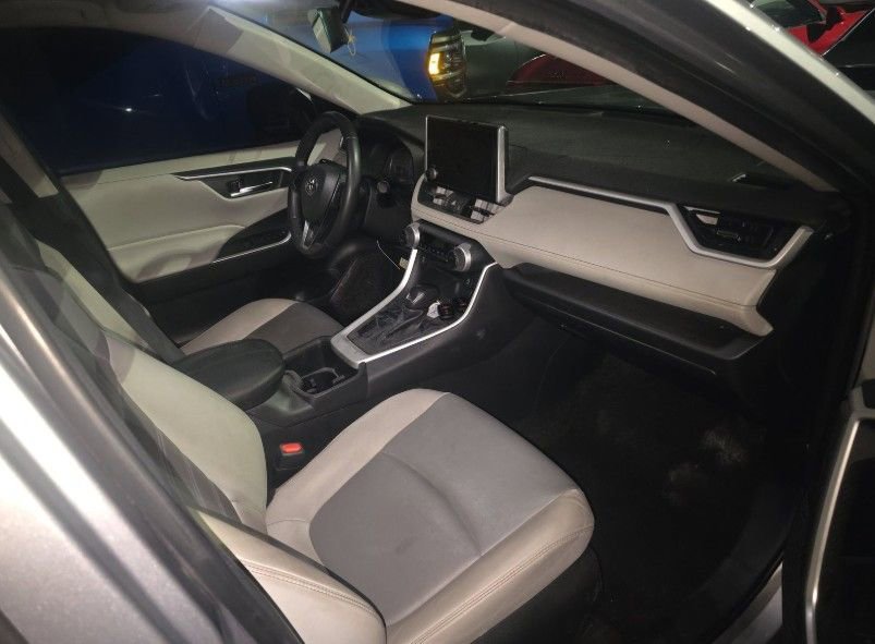 Used 2023 Toyota RAV4 XLE Premium image 28